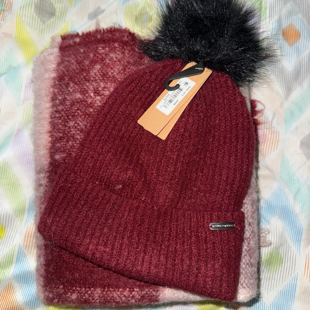 NWT Steven Madden beanie and scarf set